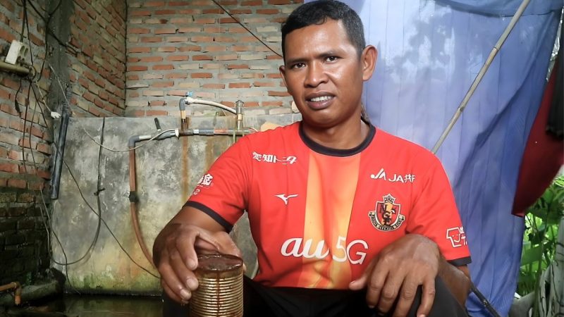 Frengki dan Jejak Rezeki Cacing Sutra