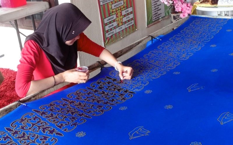 Jaga Warisan Lewat Tangan Generasi Muda — Rumah Batik Tekat Tiga Dara