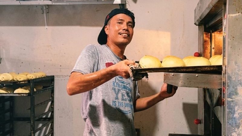 Kisah Getir di Balik Roti Manis Haga Bakery, “Kalau Ingat Anak-anak, Rasa Capek Itu Hilang Seketika”