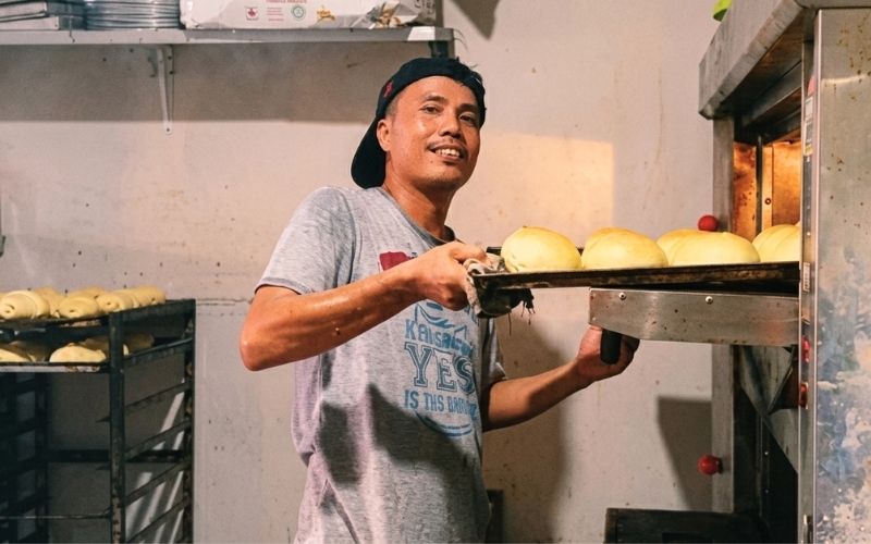 Kisah Getir di Balik Roti Manis Haga Bakery, "Kalau Ingat Anak-anak, Rasa Capek Itu Hilang Seketika"